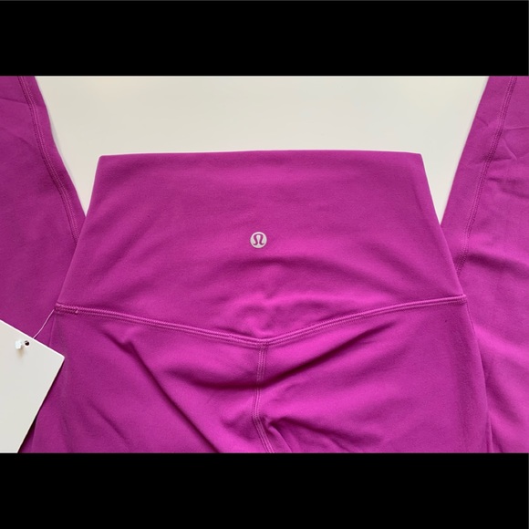 BNWT Lululemon Align High-Rise Pant 28"
Released: 4/2022 - Picture 3 of 8